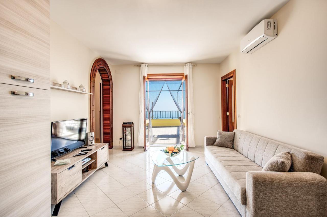 شقة Magdalene'S House - Sea View Terrace ماسّا لوبْرينسِ المظهر الخارجي الصورة